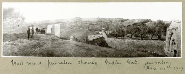 Vue du mur autour de Jérusalem montrant la Porte Dorée, 14 décembre 1917